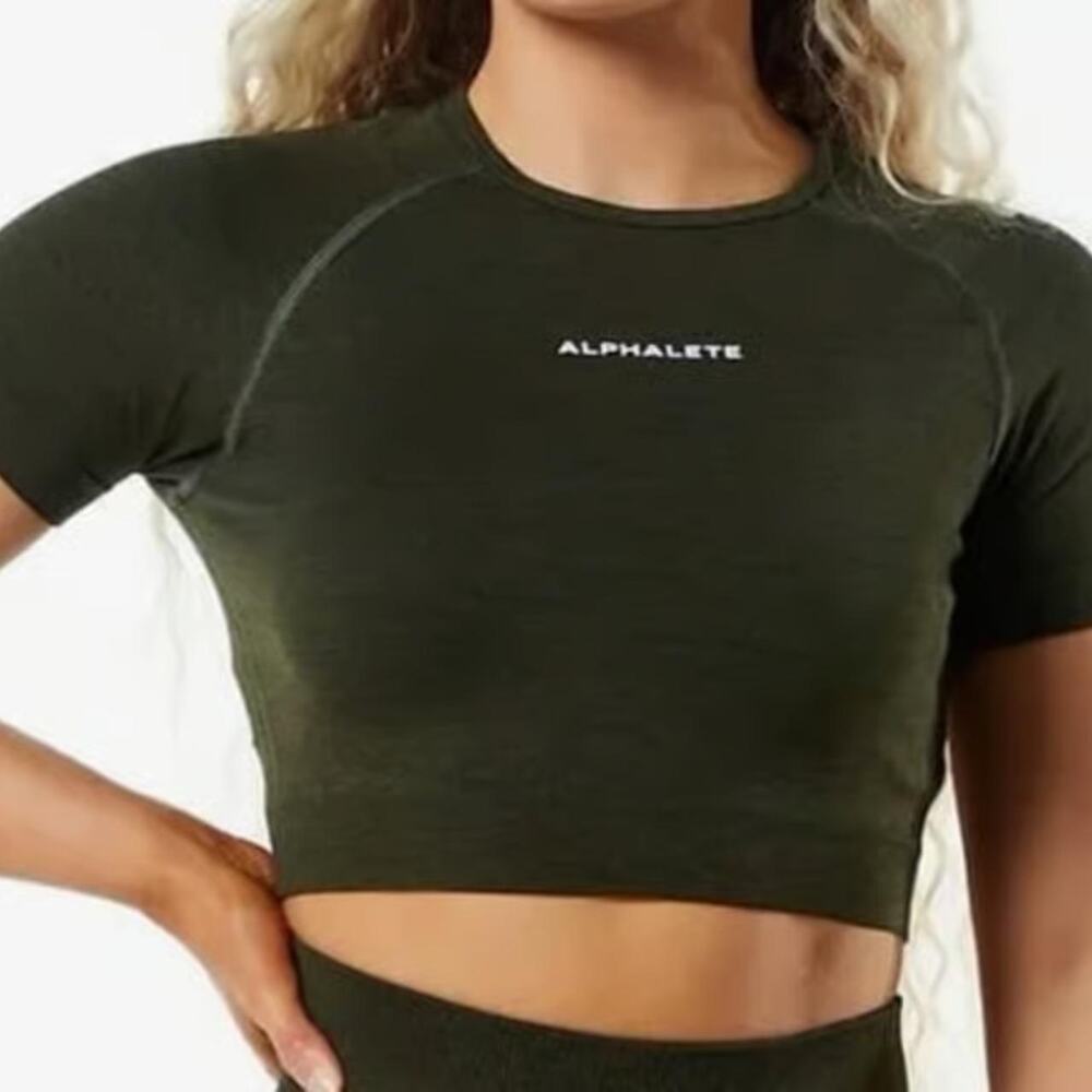 Alphalete Amplify Long Sleeve Seamless Workout Gym Crop Top Evergreen Size XS